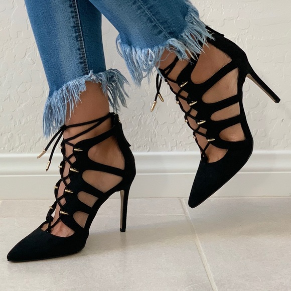 Black Lace Detail Cut Out Pointy Toe Stiletto Pump - Picture 2 of 7